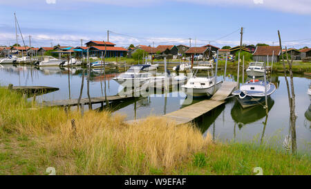 Foto panoramica di ostreicole porto di La Teste de Buch, comune è situato sulle rive della Baia di Arcachon, nella Gironda dipartimento in Francia Foto Stock