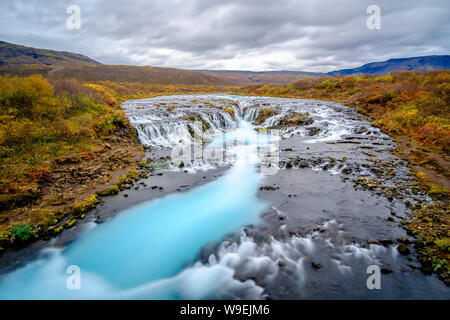 Bruarfoss - unica Islanda cascata. Scena colorata nel sud dell'Islanda, l'Europa. Foto Stock