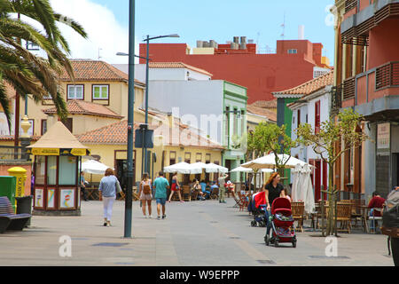 SAN CRISTÓBAL DE LA LAGUNA, Spagna - 5 giugno 2019: la strada principale di La Laguna, Spagna. Foto Stock