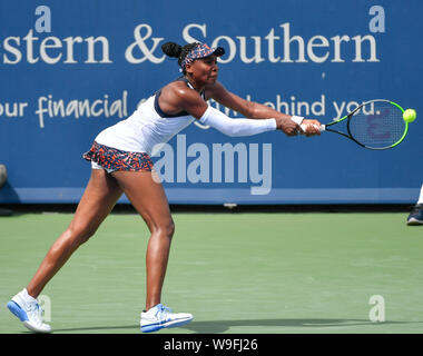 Agosto 13, 2019: Venus Williams (USA) sconfisse Kiki Bertens (NED) 6-3, 3-6, 7-6, all'occidentale e meridionale essendo aperto ha giocato al Lindner Family Tennis Center di Mason, Ohio. © Leslie Billman/Tennisclix/CSM Foto Stock