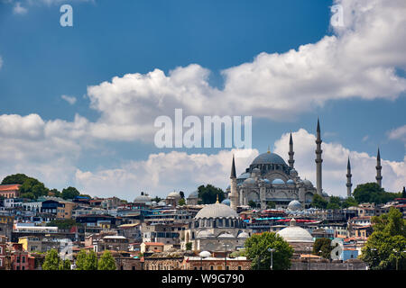 Istanbul skyline della città con la Moschea di Suleymaniye in Turchia Foto Stock