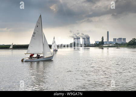 'Potenza' vela - Locale Yacht club derive in Britannia gara Pursuit intorno alla stazione di alimentazione. Foto Stock