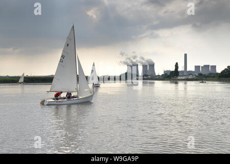 'Potenza' vela - Locale Yacht club derive in Britannia gara Pursuit intorno alla stazione di alimentazione. Foto Stock