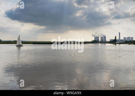 'Potenza' vela - Locale Yacht club derive in Britannia gara Pursuit intorno alla stazione di alimentazione. Foto Stock
