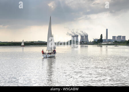 'Potenza' vela - Locale Yacht club derive in Britannia gara Pursuit intorno alla stazione di alimentazione. Foto Stock
