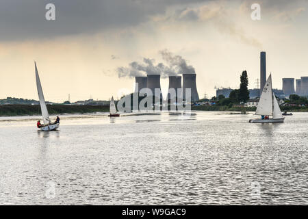 'Potenza' vela - Locale Yacht club derive in Britannia gara Pursuit intorno alla stazione di alimentazione. Foto Stock