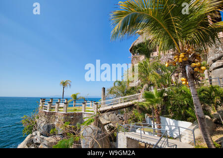 Puerto Vallarta, romantico ristorante di lusso affacciato sulla scenica paesaggi oceano vicino alla baia di Banderas Foto Stock