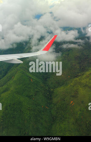 Vista dall'aereo sulla montagna e del fiume Mekong, Luang Prabang, Laos. Foto Stock