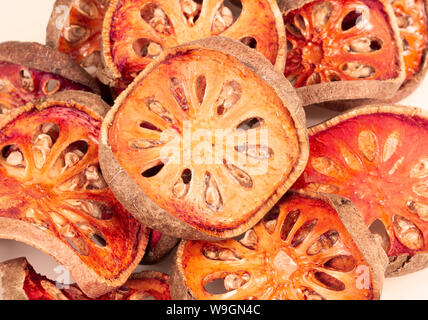 Close up fette di secchi Frutta bael Foto Stock