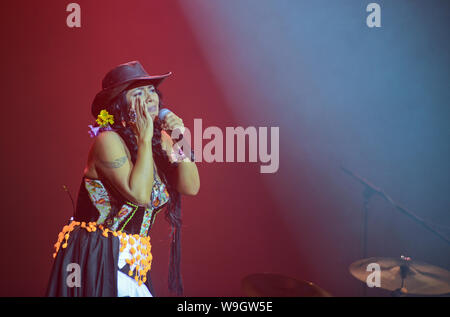 Cantante messicana Lila Downs performing live Foto Stock