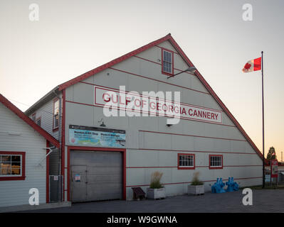 La parte esterna del Golfo di Georgia Cannery, un sito storico nazionale del Canada si trova nel villaggio di Steveston in Richmond, British Columbia. Foto Stock