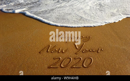 2020 Felice Anno Nuovo testo sabbia. Foto immagine Foto Stock