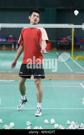 Cinese campione del mondo Lin Dan durante l'inverno la sessione di formazione a Pechino, 9 gennaio 2007 Foto Stock