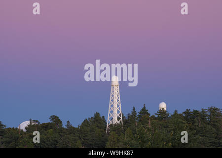 Immagine che mostra la Torre Solare a Mt Wilson osservatorio in California. Mt Wilson è situato sulle montagne di San Gabriel. Foto Stock