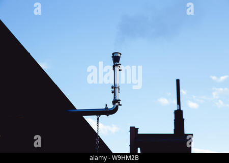 Città urban molto calma vintage stile retrò del fumo di ventilazione aria dal bar ristorante in Giappone Foto Stock