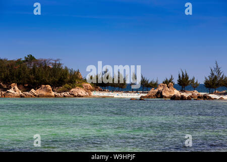 Costa rocciosa paesaggio di Vinh Hy, sul Mare della Cina del Sud,Ninh Thuan, Vietnam , 30074669 Foto Stock