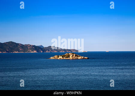 Costa rocciosa paesaggio di Vinh Hy, sul Mare della Cina del Sud,Ninh Thuan, Vietnam , 30074706 Foto Stock