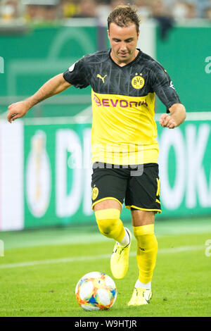 Mario GOETZE (Götze, fare) con sfera di azione singola con sfera, azione a figura intera, ritratto, calcio, DFB Pokal, primo girone principale, KFC Uerdingen 05 (KFC) - Borussia Dortmund (DO) 0: 2 a 09.08. 2019 a Duesseldorf / Germania. | Utilizzo di tutto il mondo Foto Stock