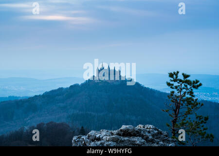 Germania, Castello Hohenzollern di sera Foto Stock