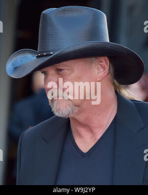 Burbank, Stati Uniti. 13 Ago, 2019. BURBANK, Los Angeles, California, Stati Uniti d'America - 13 agosto: Singer Trace Adkins arriva a Los Angeles Premiere del film di Forrest' 'Bennett's War" tenutasi presso il Steven J. Ross al Teatro Warner Bros Studios il 13 agosto 2019 a Burbank, Los Angeles, California, Stati Uniti. ( Credito: Image Press Agency/Alamy Live News Foto Stock