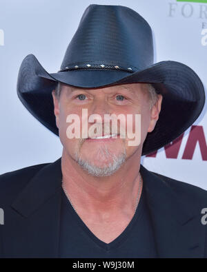 Burbank, Stati Uniti. 13 Ago, 2019. BURBANK, Los Angeles, California, Stati Uniti d'America - 13 agosto: Singer Trace Adkins arriva a Los Angeles Premiere del film di Forrest' 'Bennett's War" tenutasi presso il Steven J. Ross al Teatro Warner Bros Studios il 13 agosto 2019 a Burbank, Los Angeles, California, Stati Uniti. ( Credito: Image Press Agency/Alamy Live News Foto Stock