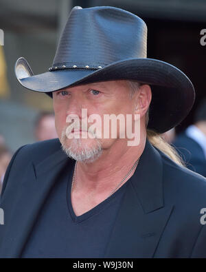 Burbank, Stati Uniti. 13 Ago, 2019. BURBANK, Los Angeles, California, Stati Uniti d'America - 13 agosto: Singer Trace Adkins arriva a Los Angeles Premiere del film di Forrest' 'Bennett's War" tenutasi presso il Steven J. Ross al Teatro Warner Bros Studios il 13 agosto 2019 a Burbank, Los Angeles, California, Stati Uniti. ( Credito: Image Press Agency/Alamy Live News Foto Stock