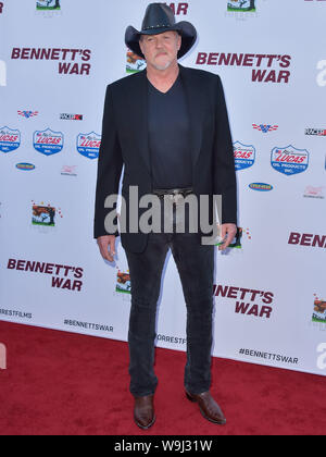 Burbank, Stati Uniti. 13 Ago, 2019. BURBANK, Los Angeles, California, Stati Uniti d'America - 13 agosto: Singer Trace Adkins arriva a Los Angeles Premiere del film di Forrest' 'Bennett's War" tenutasi presso il Steven J. Ross al Teatro Warner Bros Studios il 13 agosto 2019 a Burbank, Los Angeles, California, Stati Uniti. ( Credito: Image Press Agency/Alamy Live News Foto Stock