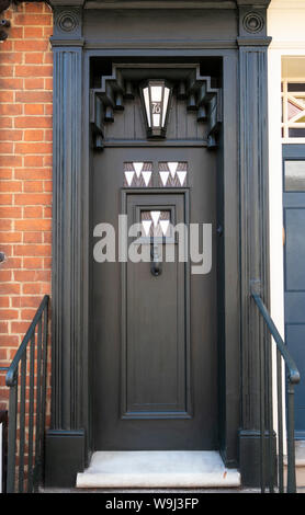 Porta a 78 Derngate un Georgian House Museum con interni da Charles Rennie Mackintosh centro di Northampton Northamptonshire England Regno Unito GB Europa Foto Stock