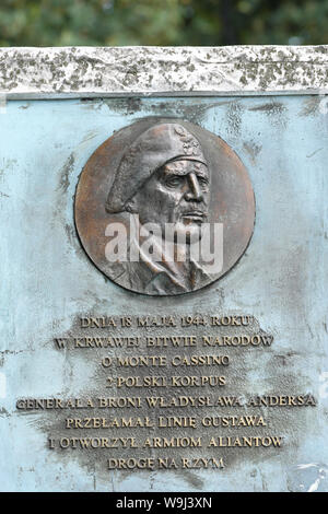 Varsavia Polonia memorial all esercito polacco Il Tenente Generale Anders che portano soldati polacchi a Monte Cassino nel maggio 1944 situato in giardini Krasiński Foto Stock