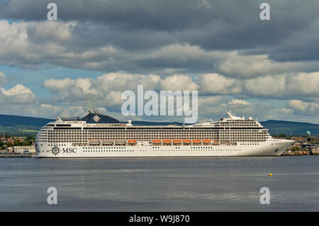 CROMARTY FIRTH Ross and Cromarty SCOZIA MSC ORCHESTRA CROCIERA GIACENTE OFF INVERGORDON IN ESTATE Foto Stock