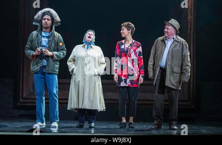 Edimburgo, Scozia, Regno Unito. 14 Agosto, 2019. Chronicling Jackie Kay 20 anni di ricerca per la sua madre biologica e il padre e la sua missione per loro di riconoscere la sua esistenza. Teatro Nazionale di Scozia Rosso di polvere su strada è adattato da l'anima-ricerca memoir da Jackie Kay, poeta, drammaturgo e romanziere Scottish Makar. Si tratta di un cammino pieno di cuore, umorismo e profonda emozione, esplorando la razza, identità e segreti di famiglia, con una profonda curiosità umana e la compassione. Credito: ricca di Dyson/Alamy Live News Foto Stock