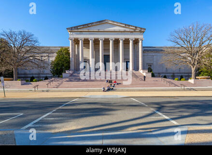 Vista della Galleria Nazionale di arte sul National Mall in primavera, Washington D.C., Stati Uniti d'America, America del Nord Foto Stock