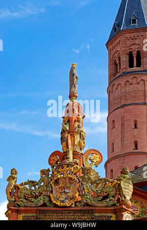 Marktplatz, Historischer Renaissance-Marktbrunnen, Hoher Dom Sankt Martin, Mainzer Dom Foto Stock