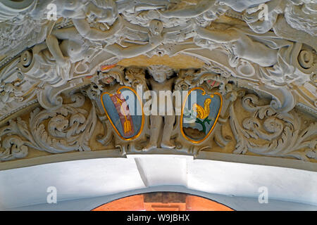 Haus zum römischen Kaiser, l'Empereteur Romain, Museo Gutenberg, Stuckdecke, Wappen Foto Stock