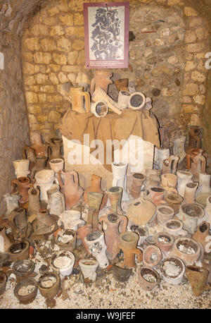 Il romano Horreum, un ex magazzino del grano, sotterraneo costruito come un criptoportico, Narbonne, regione Occitanie, Francia. Foto Stock