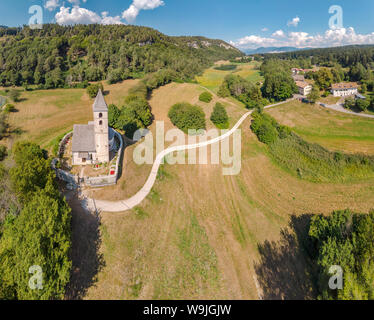 Chiesa di Maria Ausiliatrice, Fennberger vedere, Lago di Favogna, Margreid an der Weinstrasse - Magré sulla Strada del Vino, , Südtirol - Alto Adige, Foto Stock