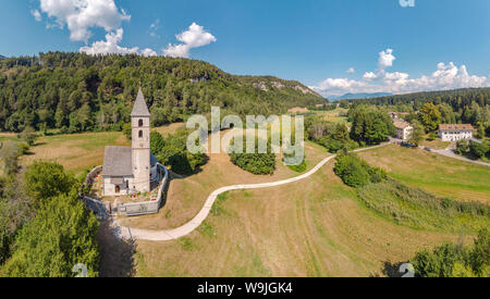 Chiesa di Maria Ausiliatrice, Fennberger vedere, Lago di Favogna, Margreid an der Weinstrasse - Magré sulla Strada del Vino, , Südtirol - Alto Adige, Foto Stock