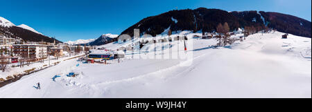 Impianti di risalita a Bolgen, Davos Platz, , Grigioni Svizzera, 30071603.Caption locale *** città, villaggio, Campo, Prato, inverno, la neve, il ghiaccio, mountai Foto Stock