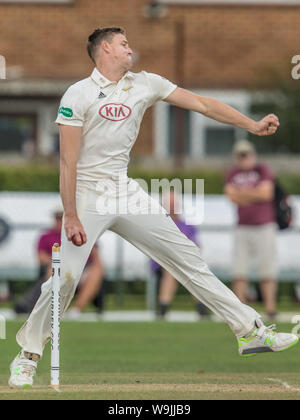 Londra, Regno Unito. 13 Agosto, 2019. Morne Morkel bowling per Surrey contro Somerset al giorno due del 2° XI Campionato della contea a sud del gioco di gruppo presso la LSE sportivo, New Malden. David Rowe/Alamy Live News Foto Stock