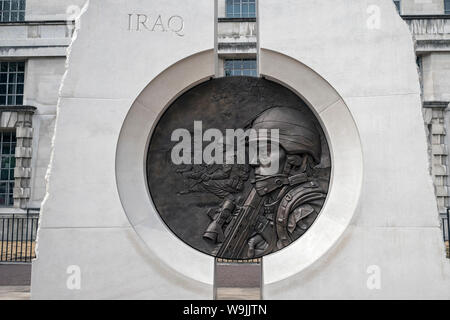 LONDRA, Regno Unito - 21 LUGLIO 2018: Primo piano sul memoriale della guerra in Iraq e Afghanistan nei Victoria Embankment Gardens Foto Stock