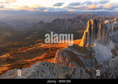 Vista aerea del Catinaccio (Rosengarten) al tramonto, Dolomiti, Alto Adige, Italia, Europa Foto Stock