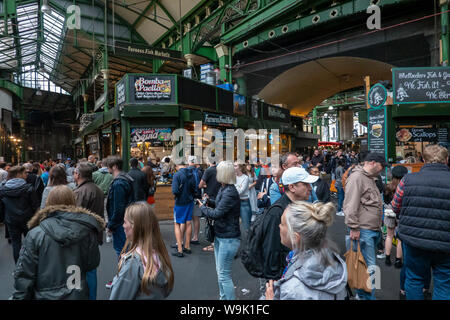 Occupato,Borough Market,Southwark, Londra, Inghilterra Foto Stock