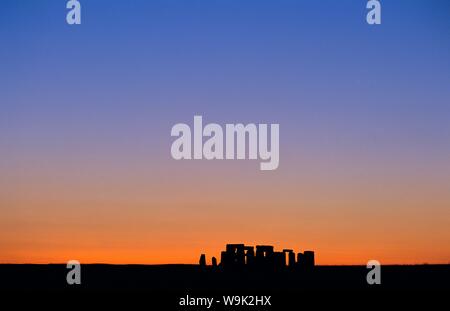 Standing stone circle, Stonehenge, Salisbury Plain, Wiltshire, Inghilterra, Regno Unito, Europa Foto Stock