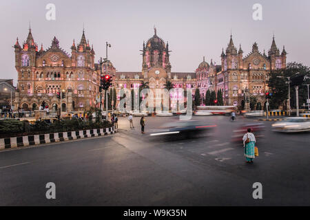 Chhatrapati Shivaji Maharaj capolinea stazione ferroviaria (CSMT), formerly Victoria Terminus, Sito Patrimonio Mondiale dell'UNESCO, Mumbai, Maharashtra, India, Asia Foto Stock