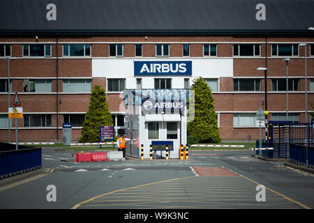 L'entrata dell'Airbus impianto aerospaziale a Broughton vicino a Chester, Regno Unito (solo uso editoriale). Foto Stock