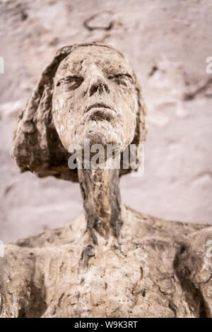 Mostra permanente di statue del famoso scultore ceco Olbram Zoubek in Litomysl Castello Galleria Vault Foto Stock