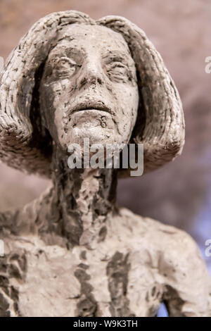 Mostra permanente di statue del famoso scultore ceco Olbram Zoubek in Litomysl Castello Galleria Vault Foto Stock