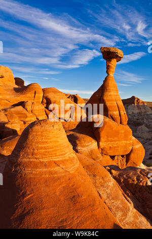 Toadstool Paria Rimrocks al tramonto, vicino a Kanab, Grand Staircase-Escalante monumento nazionale, Utah, Stati Uniti d'America, America del Nord Foto Stock