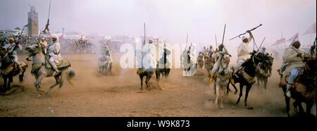 Fantasia per il moussem, El Jadida, Marocco, Africa Settentrionale, Africa Foto Stock