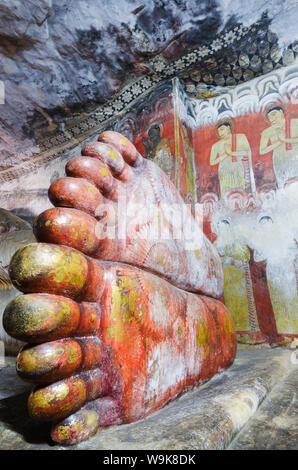Statue di Buddha in grotta 1 grotta, templi, Sito Patrimonio Mondiale dell'UNESCO, Dambulla, Nord provincia centrale, Sri Lanka, Asia Foto Stock